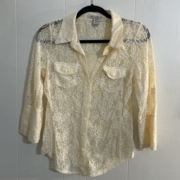 American Rag cream, lace, button up top w/ floral pattern & 3/4 sleeves - Picture 1 of 4